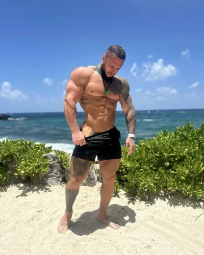 Vaughn photo 18, latino, curvy, brunette, 173 cm, 100 kg, Hong Kong