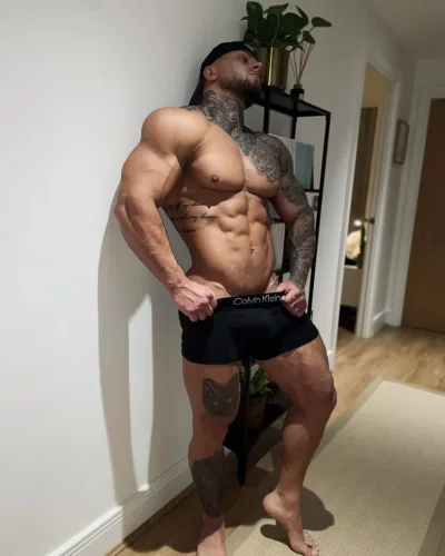 Vaughn photo 19, latino, curvy, brunette, 173 cm, 100 kg, Hong Kong
