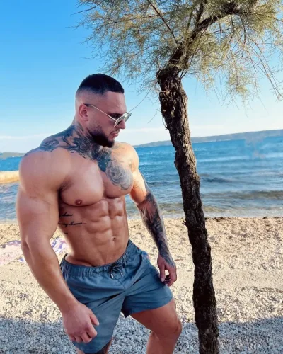 Vaughn photo 20, latino, curvy, brunette, 173 cm, 100 kg, Hong Kong