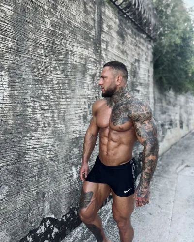 Vaughn photo 25, latino, curvy, brunette, 173 cm, 100 kg, Hong Kong