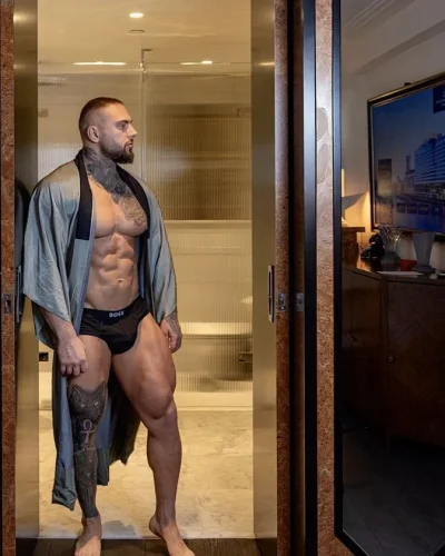 Vaughn photo 39, latino, curvy, brunette, 173 cm, 100 kg, Hong Kong