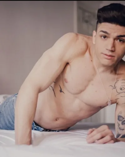 Zac photo 16, latino, curvy, black hair, 178 cm, 83 kg, Hong Kong
