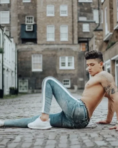 Zac photo 17, latino, curvy, black hair, 178 cm, 83 kg, Hong Kong