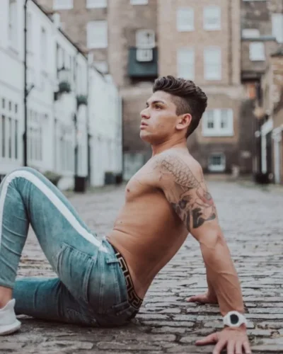 Zac photo 18, latino, curvy, black hair, 178 cm, 83 kg, Hong Kong
