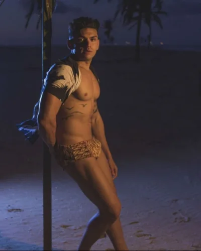 Zac photo 22, latino, curvy, black hair, 178 cm, 83 kg, Hong Kong