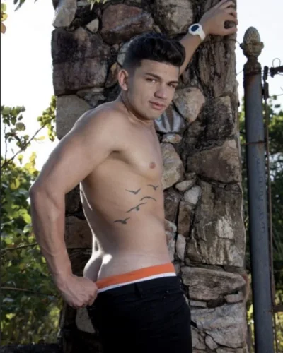 Zac photo 25, latino, curvy, black hair, 178 cm, 83 kg, Hong Kong