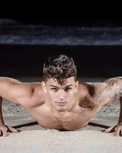 Zac photo 27, latino, curvy, black hair, 178 cm, 83 kg, Hong Kong