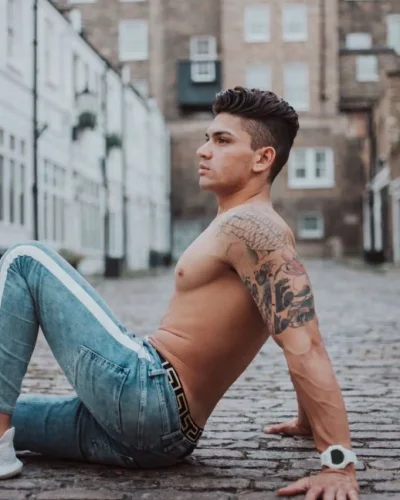 Zac photo 30, latino, curvy, black hair, 178 cm, 83 kg, Hong Kong