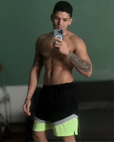 Zac photo 32, latino, curvy, black hair, 178 cm, 83 kg, Hong Kong