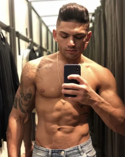 Zac photo 38, latino, curvy, black hair, 178 cm, 83 kg, Hong Kong