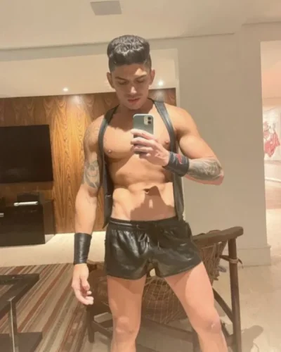 Zac photo 4, latino, curvy, black hair, 178 cm, 83 kg, Hong Kong
