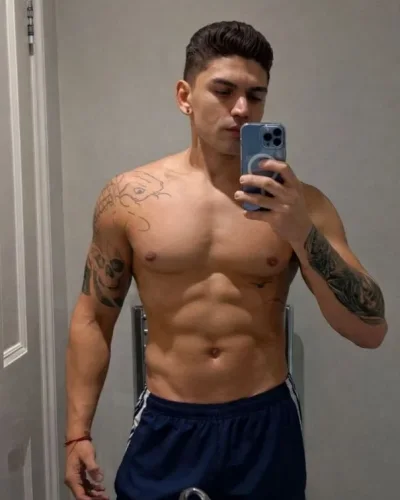 Zac photo 40, latino, curvy, black hair, 178 cm, 83 kg, Hong Kong