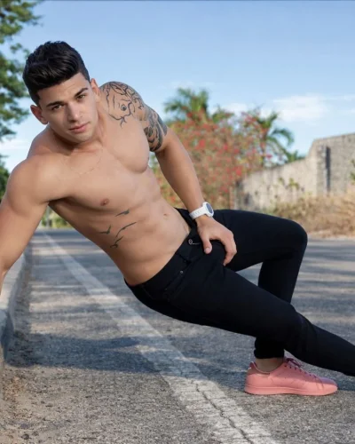 Zac photo 42, latino, curvy, black hair, 178 cm, 83 kg, Hong Kong