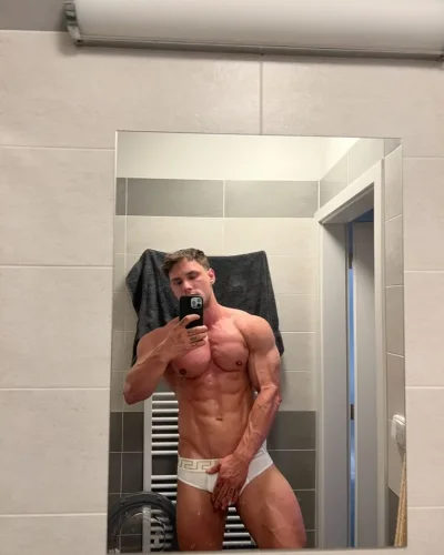 Adrian photo 11, slavic, curvy, brunette, 180 cm, 103 kg, Hong Kong