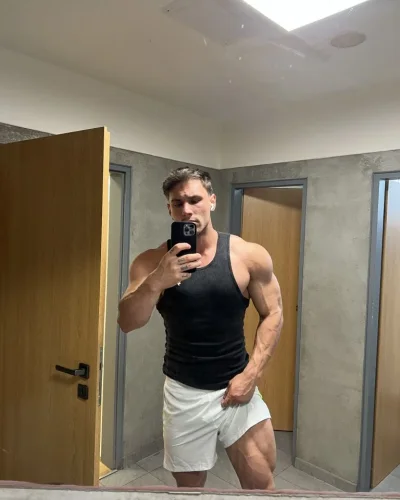 Adrian photo 12, slavic, curvy, brunette, 180 cm, 103 kg, Hong Kong