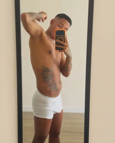 Lorenzo photo 35, latino, average, blonde hair, 170 cm, 56 kg, Hong Kong
