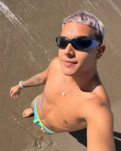 Lorenzo photo 38, latino, average, blonde hair, 170 cm, 56 kg, Hong Kong
