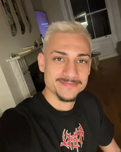 Arnaldo photo 4, latino, average, blonde hair, 173 cm, 63 kg, Hong Kong