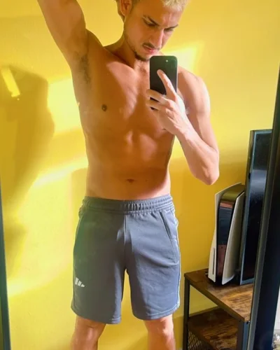 Arnaldo photo 5, latino, average, blonde hair, 173 cm, 63 kg, Hong Kong