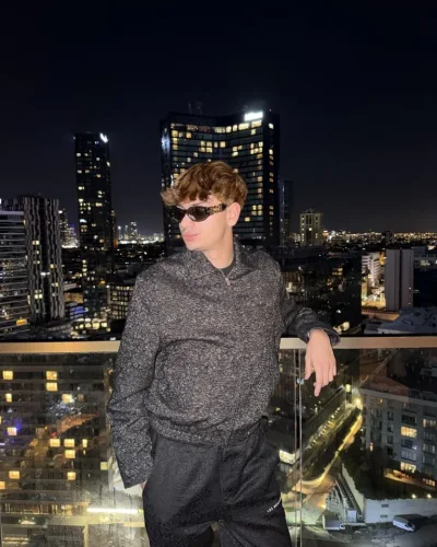 Arthur photo 2, latino, average, brunette, 180 cm, 63 kg, Hong Kong