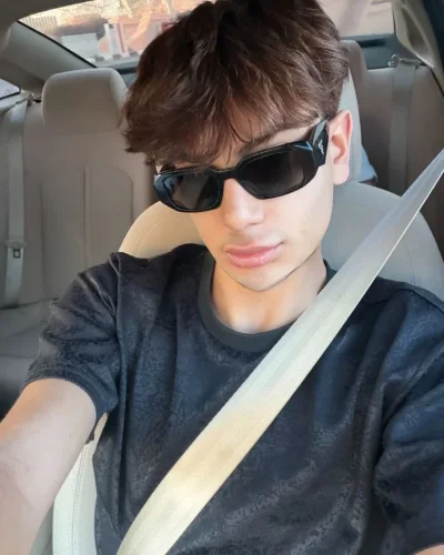 Arthur photo 3, latino, average, brunette, 180 cm, 63 kg, Hong Kong