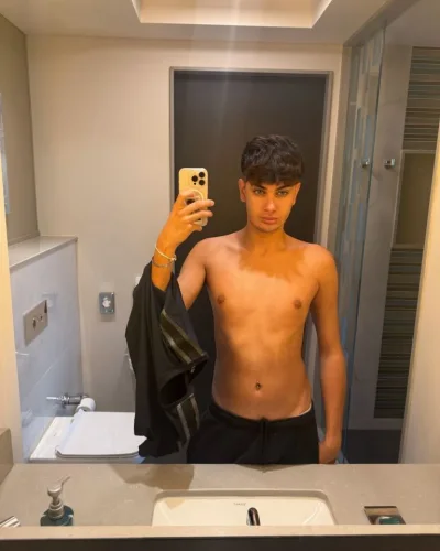 Arthur photo 4, latino, average, brunette, 180 cm, 63 kg, Hong Kong
