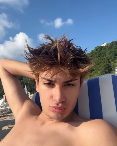 Arthur photo 5, latino, average, brunette, 180 cm, 63 kg, Hong Kong