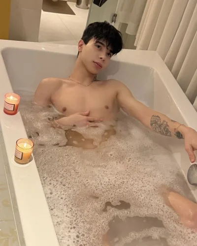 Yuri photo 5, latino, slim, brunette, 175 cm, 58 kg, Hong Kong