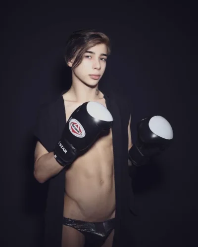 Yuri photo 9, latino, slim, brunette, 175 cm, 58 kg, Hong Kong