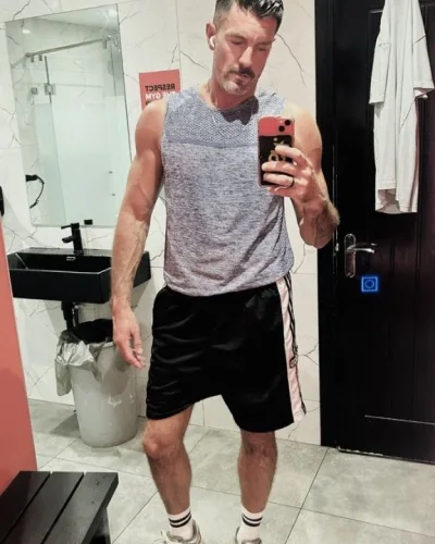 William photo 21, european, curvy, brunette, 188 cm, 95 kg, Hong Kong