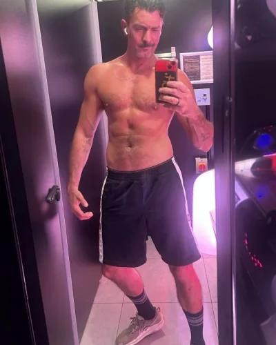 William photo 8, european, curvy, brunette, 188 cm, 95 kg, Hong Kong
