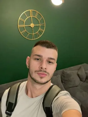 Golden photo 1, slavic, average, brunette, 185 cm, 77 kg, Hong Kong