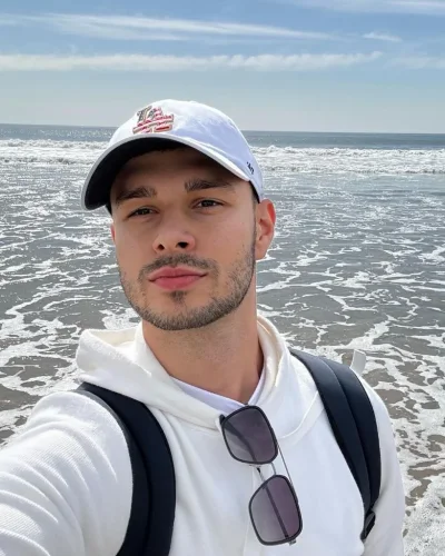 Golden photo 2, slavic, average, brunette, 185 cm, 77 kg, Hong Kong