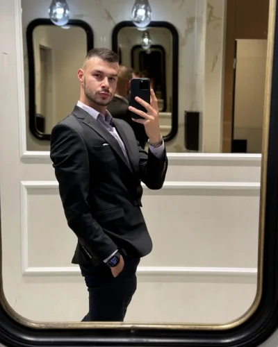 Golden photo 4, slavic, average, brunette, 185 cm, 77 kg, Hong Kong