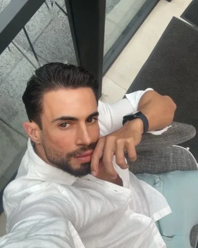 Valls photo 21, latino, curvy, black hair, 178 cm, 83 kg, Hong Kong