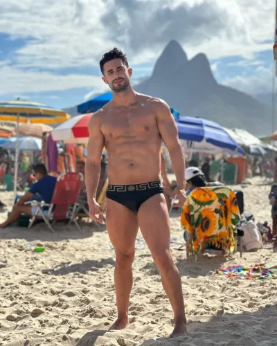 Valls photo 25, latino, curvy, black hair, 178 cm, 83 kg, Hong Kong