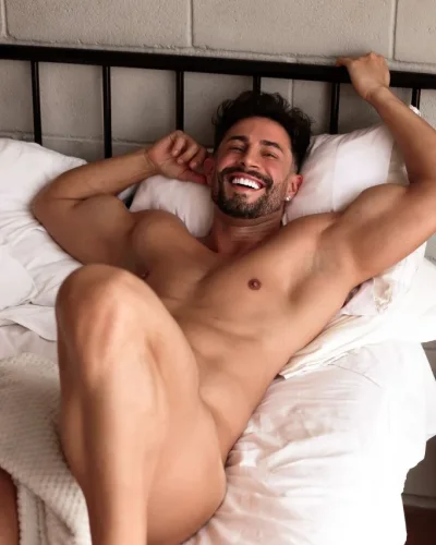 Valls photo 28, latino, curvy, black hair, 178 cm, 83 kg, Hong Kong