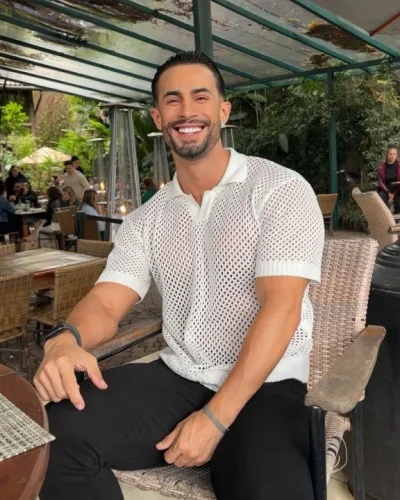 Valls photo 8, latino, curvy, black hair, 178 cm, 83 kg, Hong Kong