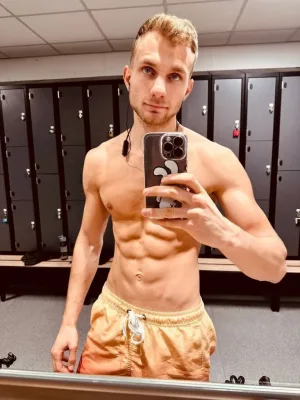 Stanley photo 1, slavic, average, brunette, 188 cm, 77 kg, Hong Kong