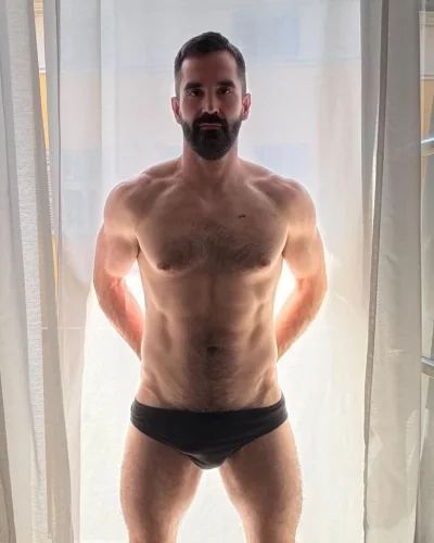 Bernard photo 2, european, athletic, black hair, 180 cm, 79 kg, Hong Kong
