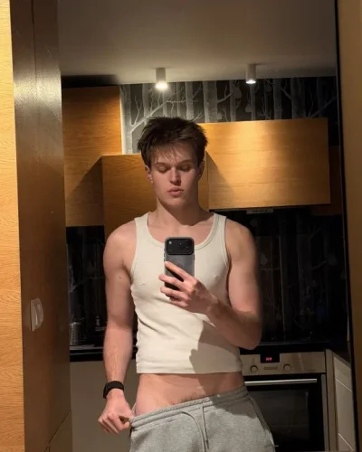 Thomas photo 8, slavic, average, brunette, 183 cm, 72 kg, Hong Kong