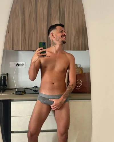 Victor photo 6, latino, athletic, black hair, 178 cm, 74 kg, Hong Kong