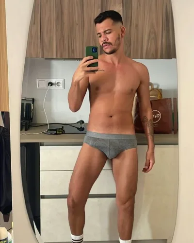 Victor photo 8, latino, athletic, black hair, 178 cm, 74 kg, Hong Kong