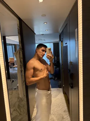 Vicente photo 1, latino, average, black hair, 185 cm, 77 kg, Hong Kong
