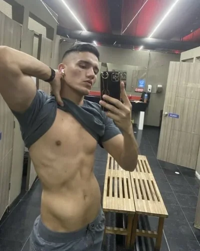 Vicente photo 2, latino, average, black hair, 185 cm, 77 kg, Hong Kong