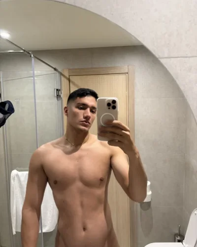 Vicente photo 5, latino, average, black hair, 185 cm, 77 kg, Hong Kong