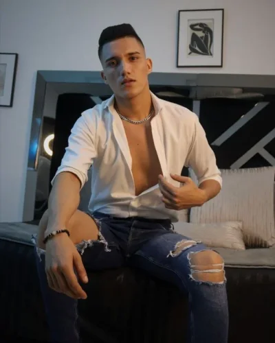 Vicente photo 6, latino, average, black hair, 185 cm, 77 kg, Hong Kong