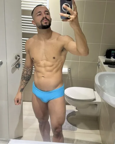 Wallace photo 2, latino, athletic, black hair, 178 cm, 72 kg, Hong Kong