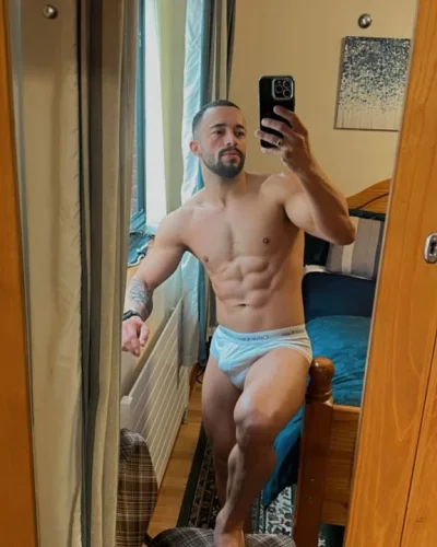 Wallace photo 4, latino, athletic, black hair, 178 cm, 72 kg, Hong Kong