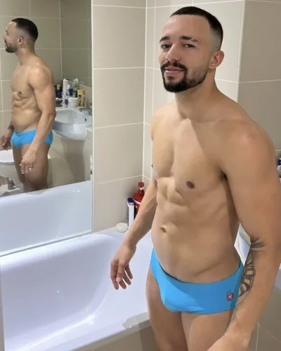 Wallace photo 7, latino, athletic, black hair, 178 cm, 72 kg, Hong Kong
